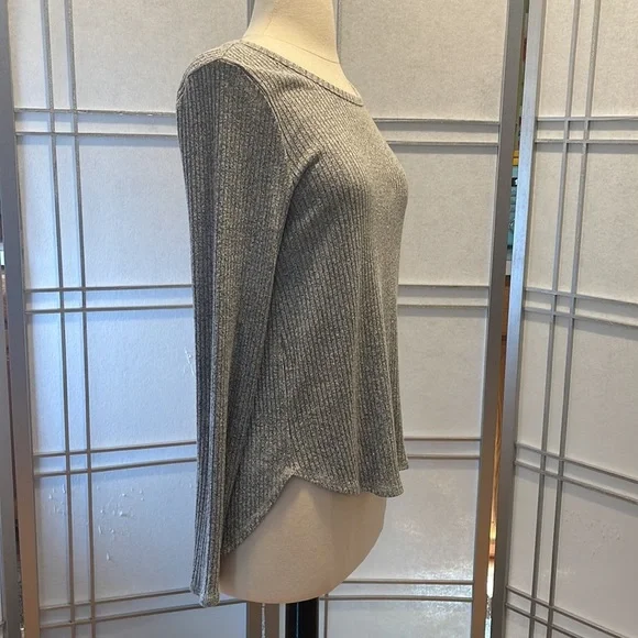 *Old Navy Long Sleeved Gray Ribbed Top Size M - Picture 2 of 4